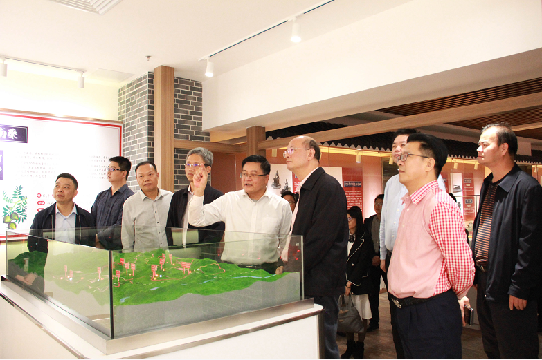 #園區(qū)動(dòng)態(tài)# 省農(nóng)業(yè)農(nóng)村廳調(diào)研組蒞臨衍生健康醫(yī)藥產(chǎn)業(yè)園參觀(guān)調(diào)研