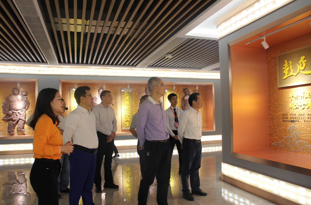 #園區(qū)動態(tài)# 云浮市人大常委會副主任袁錦權蒞臨衍生健康醫(yī)藥產(chǎn)業(yè)園參觀考察