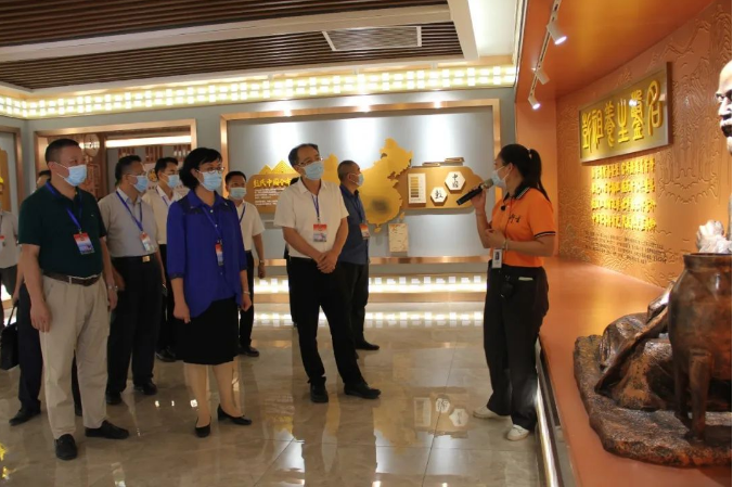 衍生動(dòng)態(tài)丨云浮市政協(xié)主席梁麗嫻一行蒞臨衍生健康醫(yī)藥產(chǎn)業(yè)園考察交流